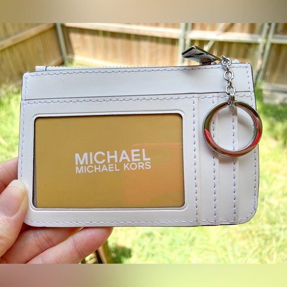 Michael Kors Handbags - Michael Kors NWT White Quilted Card Holder Wallet with ID Window and Keychain